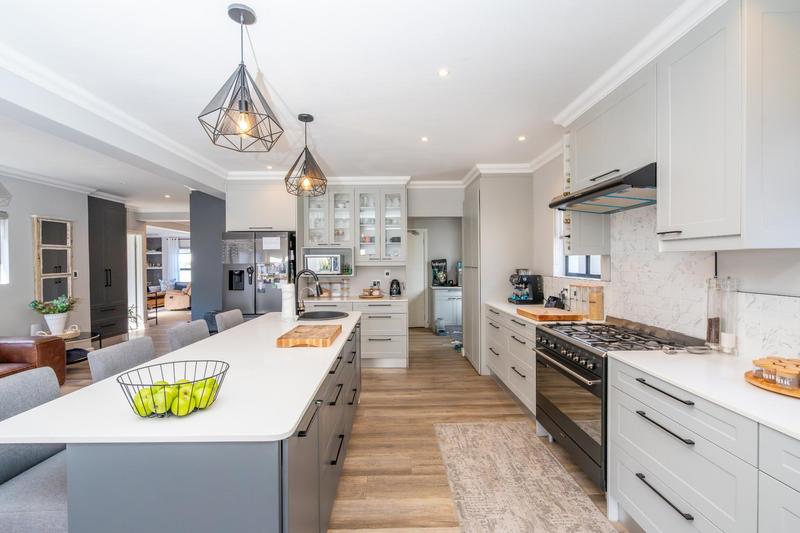 4 Bedroom Property for Sale in Calypso Beach Western Cape